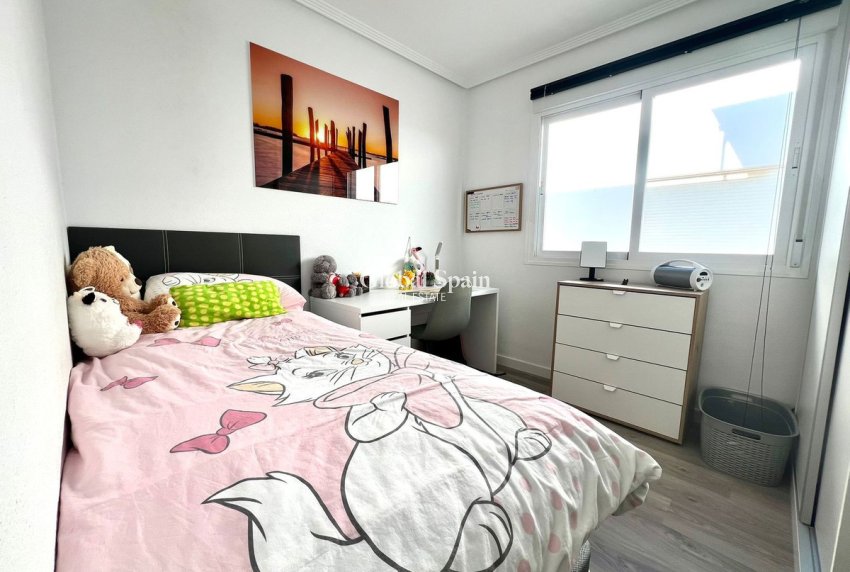 Resale - HOUSE -
LOS ALCÁZARES