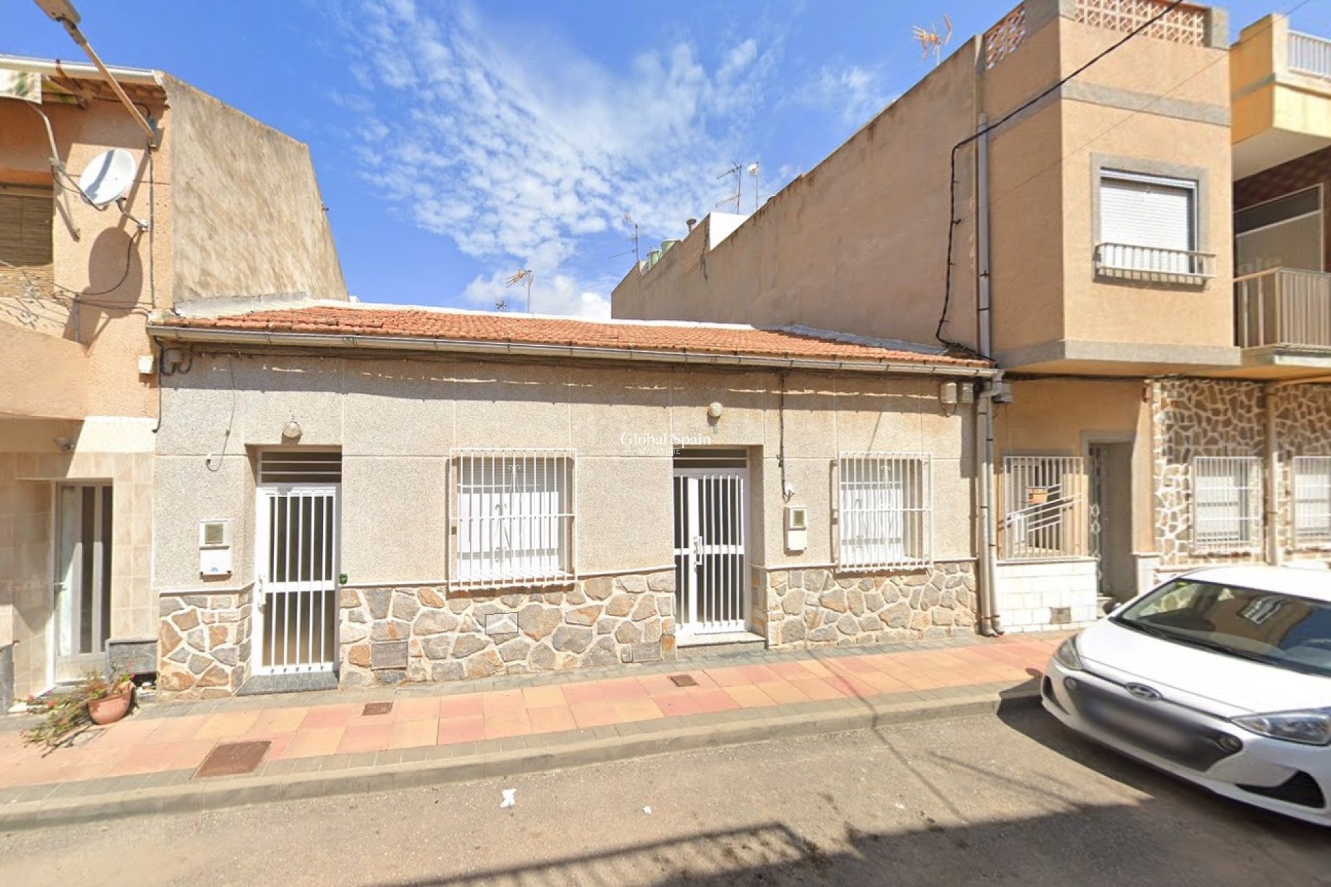 Resale - HOUSE -
LOS ALCÁZARES