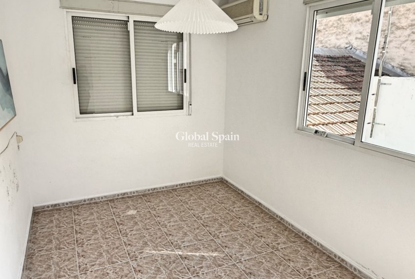 Resale - HOUSE -
LOS ALCÁZARES