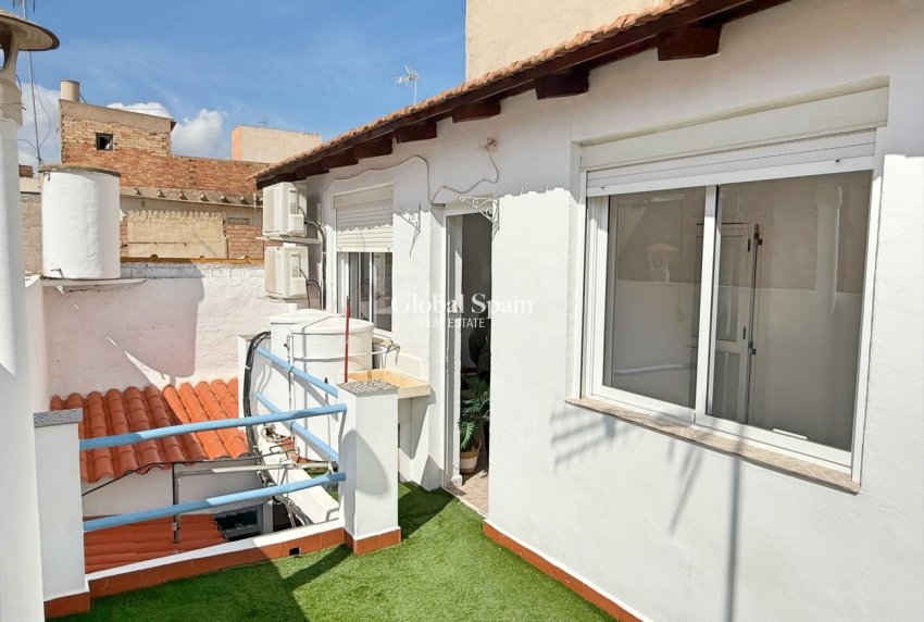Resale - HOUSE -
LOS ALCÁZARES