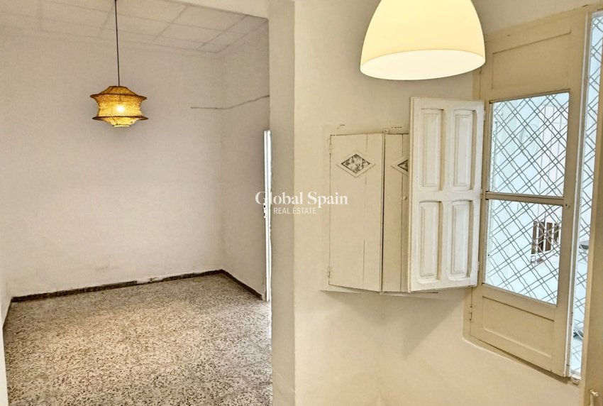 Resale - HOUSE -
LOS ALCÁZARES