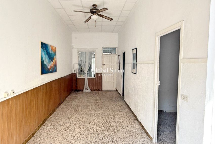 Resale - HOUSE -
LOS ALCÁZARES