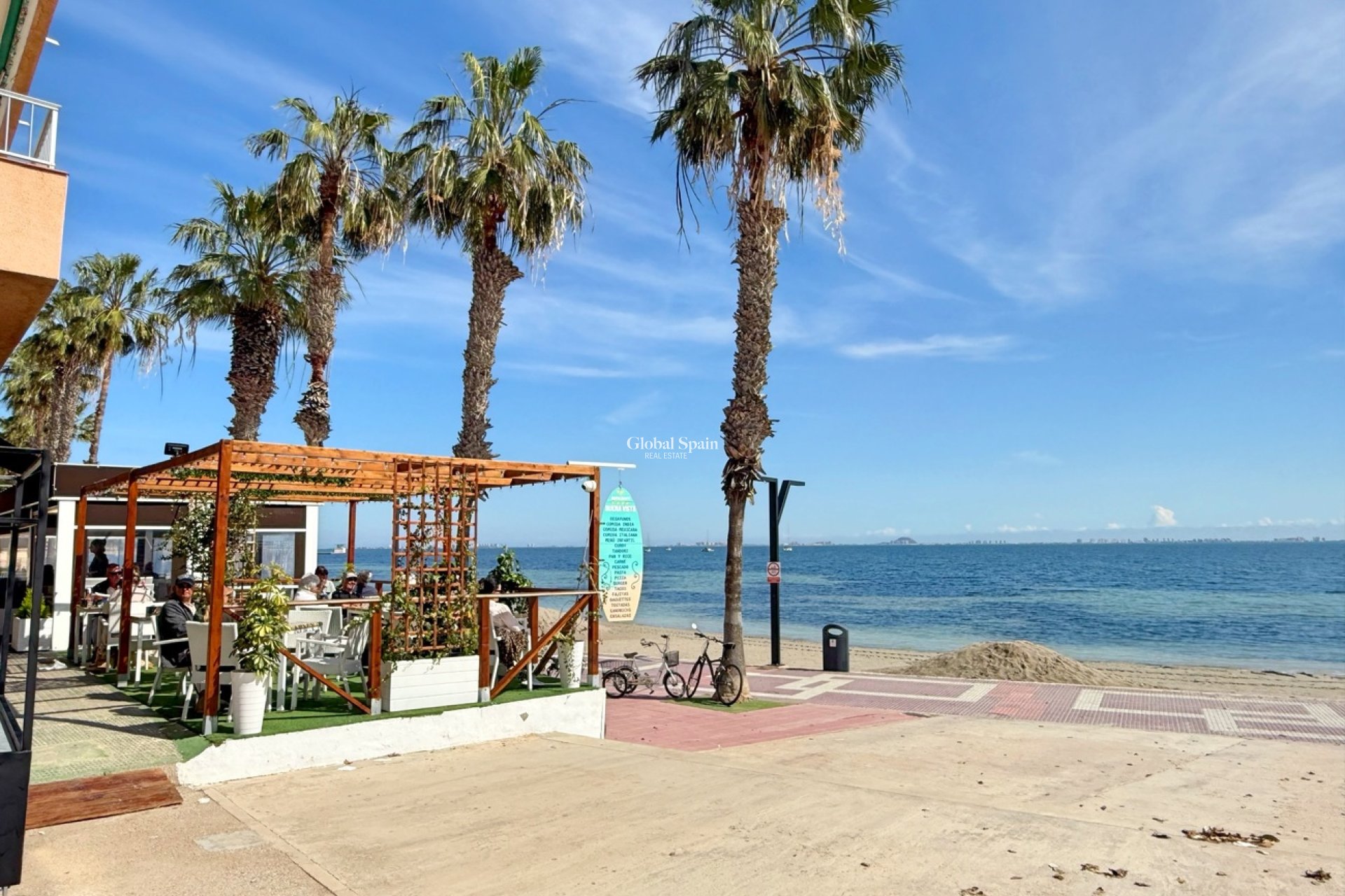 Resale - HOUSE -
LOS ALCÁZARES