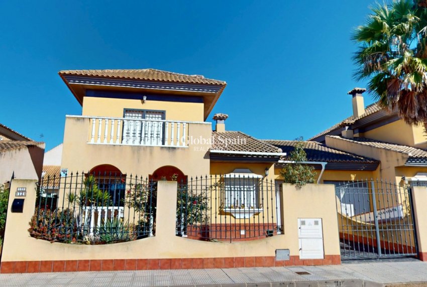 Resale - HOUSE -
LOS ALCÁZARES