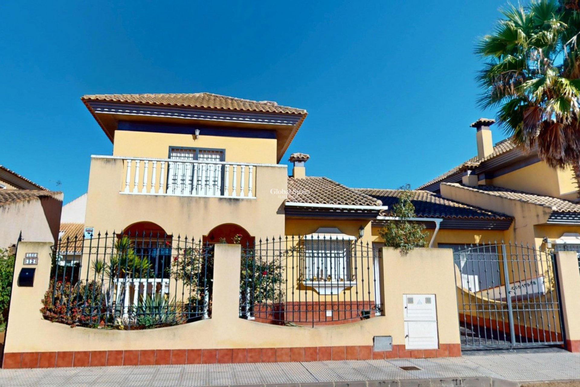 Resale - HOUSE -
LOS ALCÁZARES