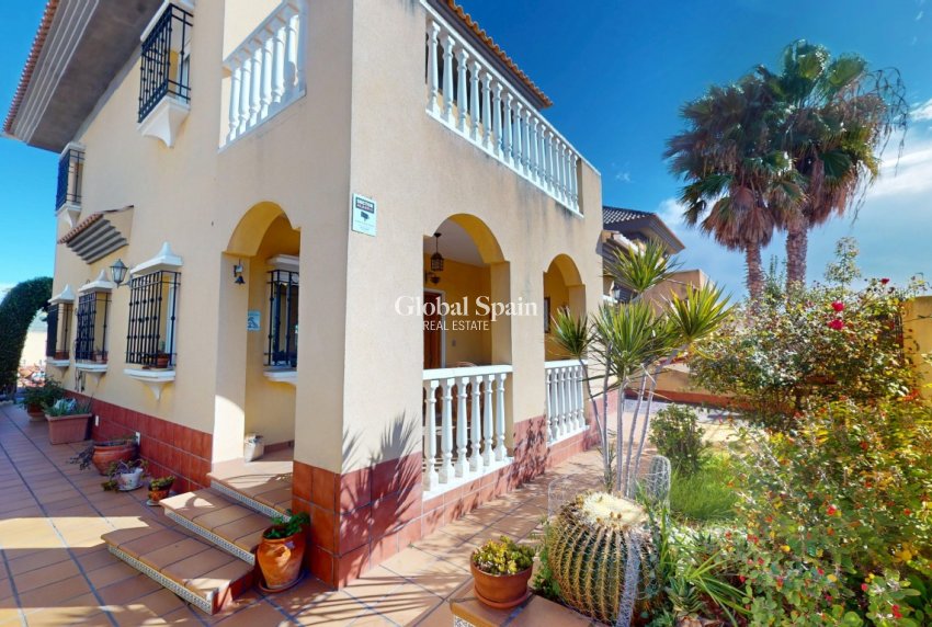 Resale - HOUSE -
LOS ALCÁZARES