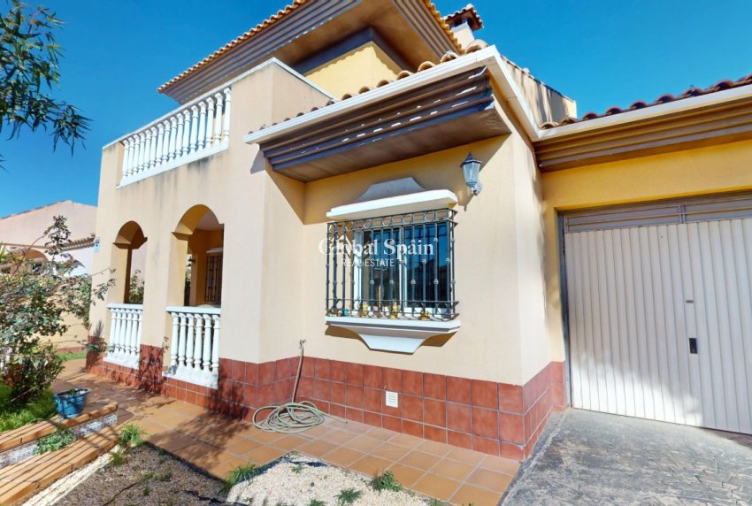 Resale - HOUSE -
LOS ALCÁZARES