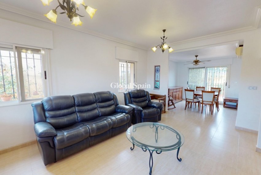 Resale - HOUSE -
LOS ALCÁZARES