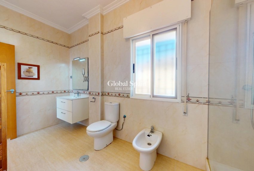 Resale - HOUSE -
LOS ALCÁZARES