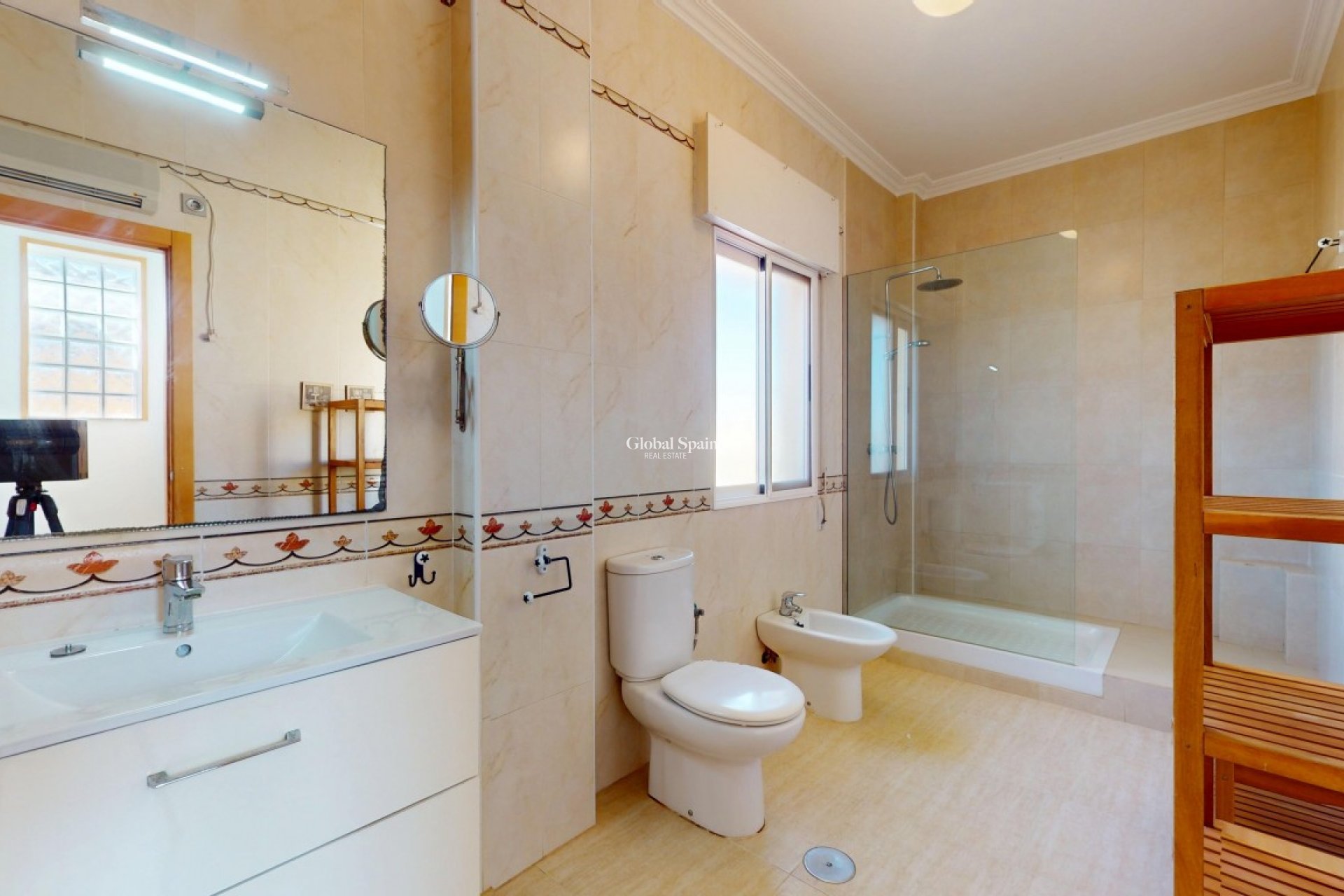 Resale - HOUSE -
LOS ALCÁZARES