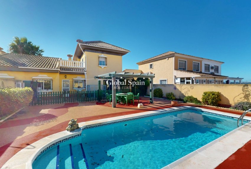 Resale - HOUSE -
LOS ALCÁZARES