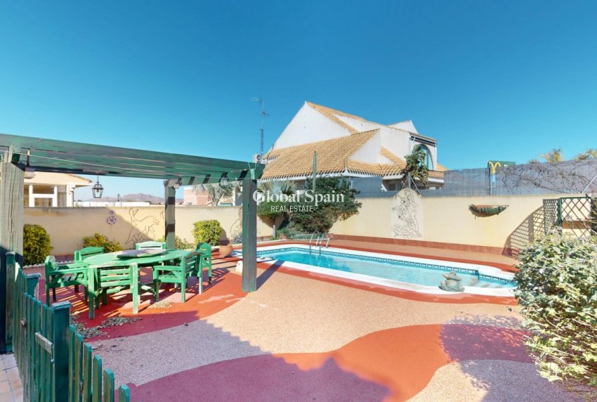 Resale - HOUSE -
LOS ALCÁZARES