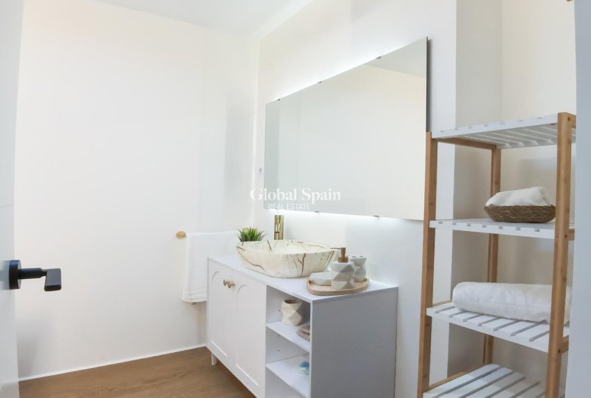 Resale - HOUSE -
LOS ALCÁZARES
