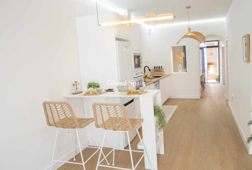 Resale - HOUSE -
LOS ALCÁZARES
