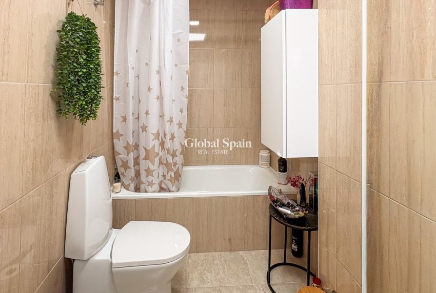 Resale - HOUSE -
LOS ARENALES DEL SOL - Elche/Elx