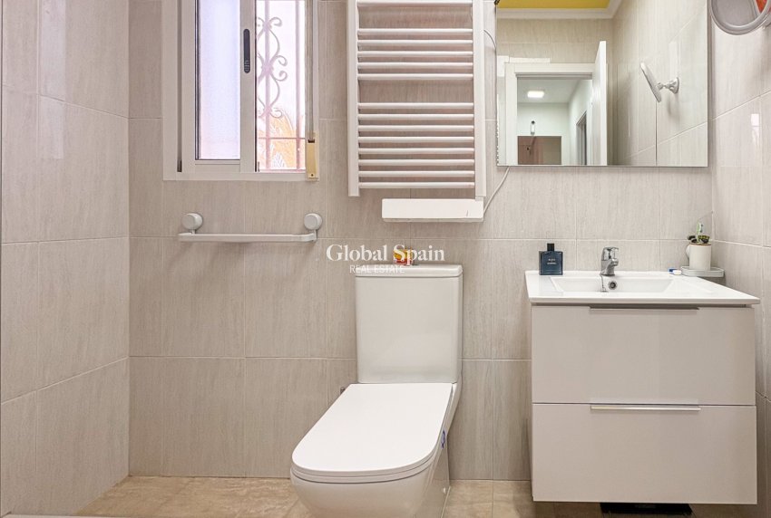 Resale - HOUSE -
LOS ARENALES DEL SOL - Elche/Elx