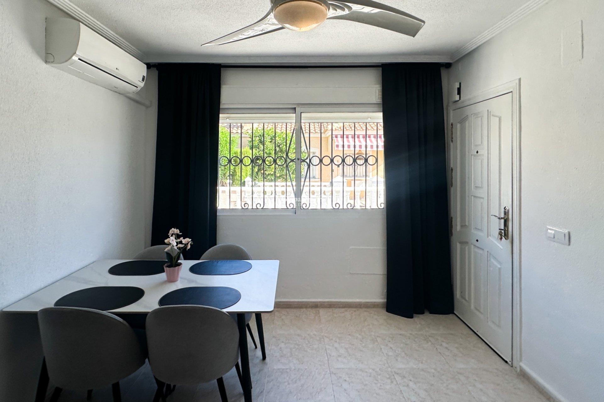 Resale - HOUSE -
LOS BALCONES - LOS ALTOS