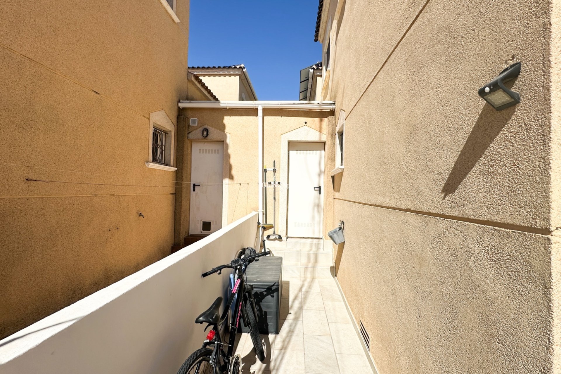Resale - HOUSE -
LOS BALCONES - LOS ALTOS