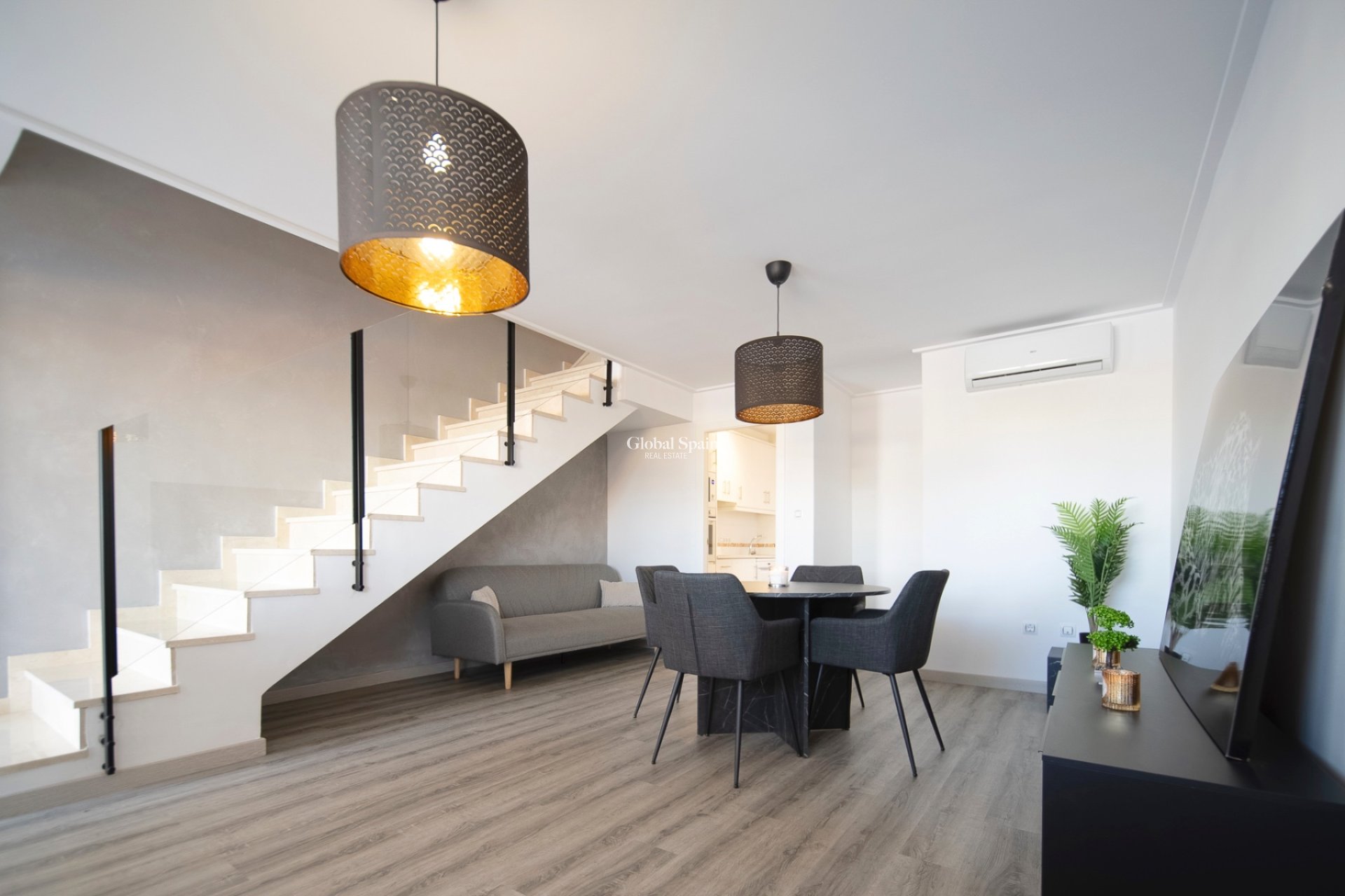 Resale - House -
LOS BALCONES - LOS ALTOS