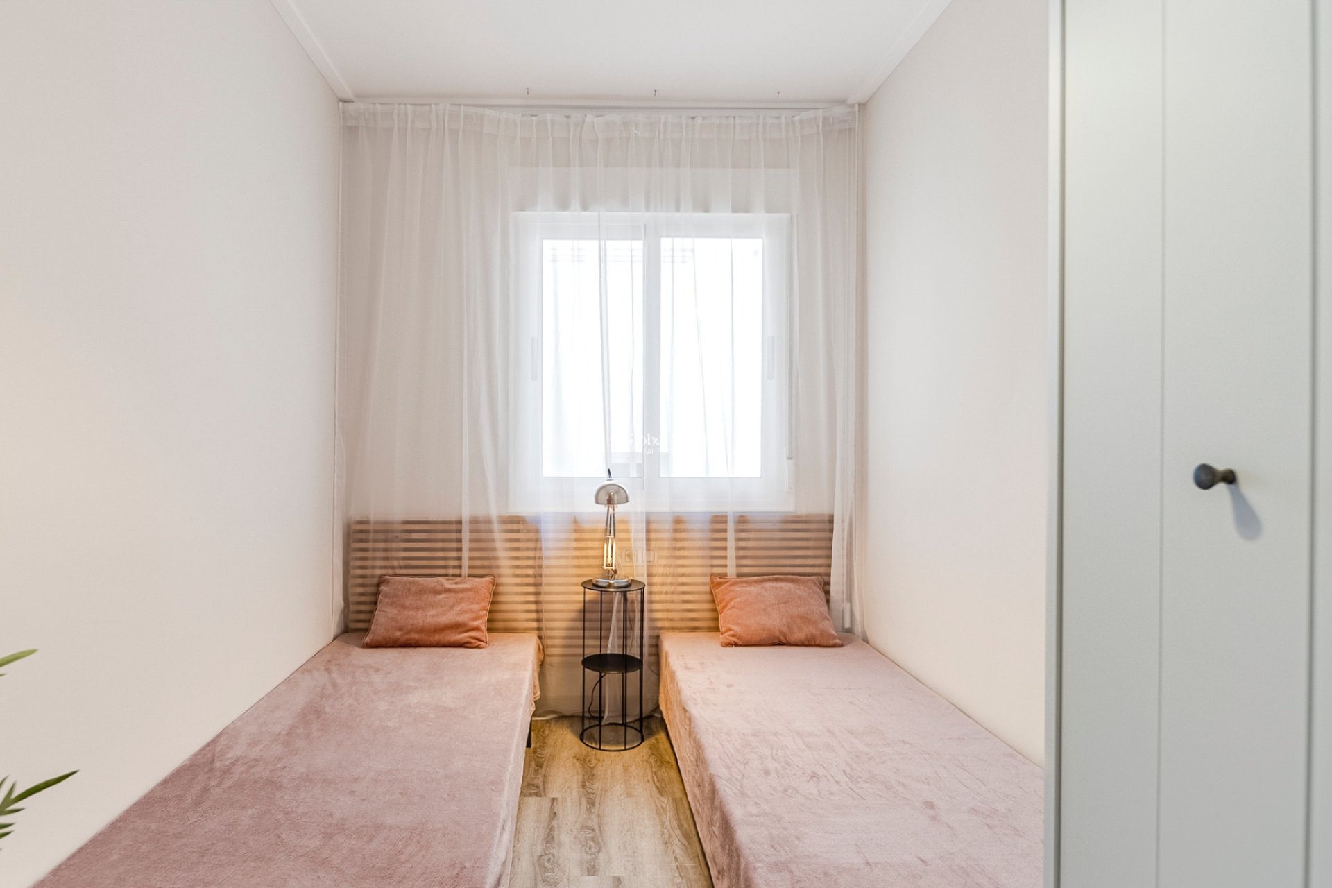 Resale - House -
LOS BALCONES - LOS ALTOS