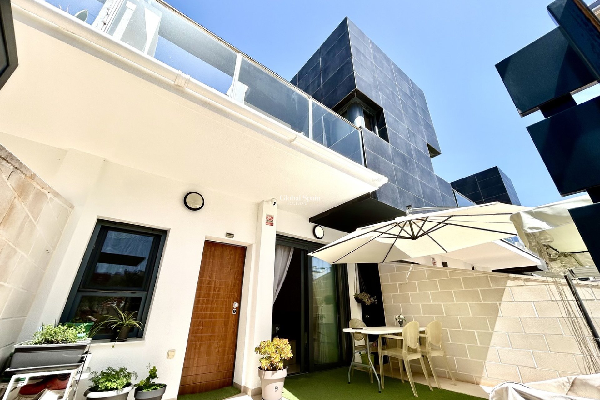 Resale - HOUSE -
LOS DOLSES - Inland