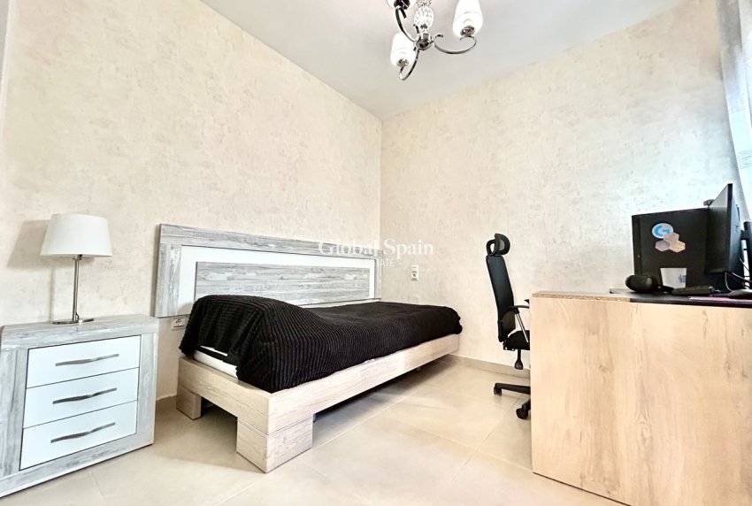 Resale - HOUSE -
LOS DOLSES - Inland