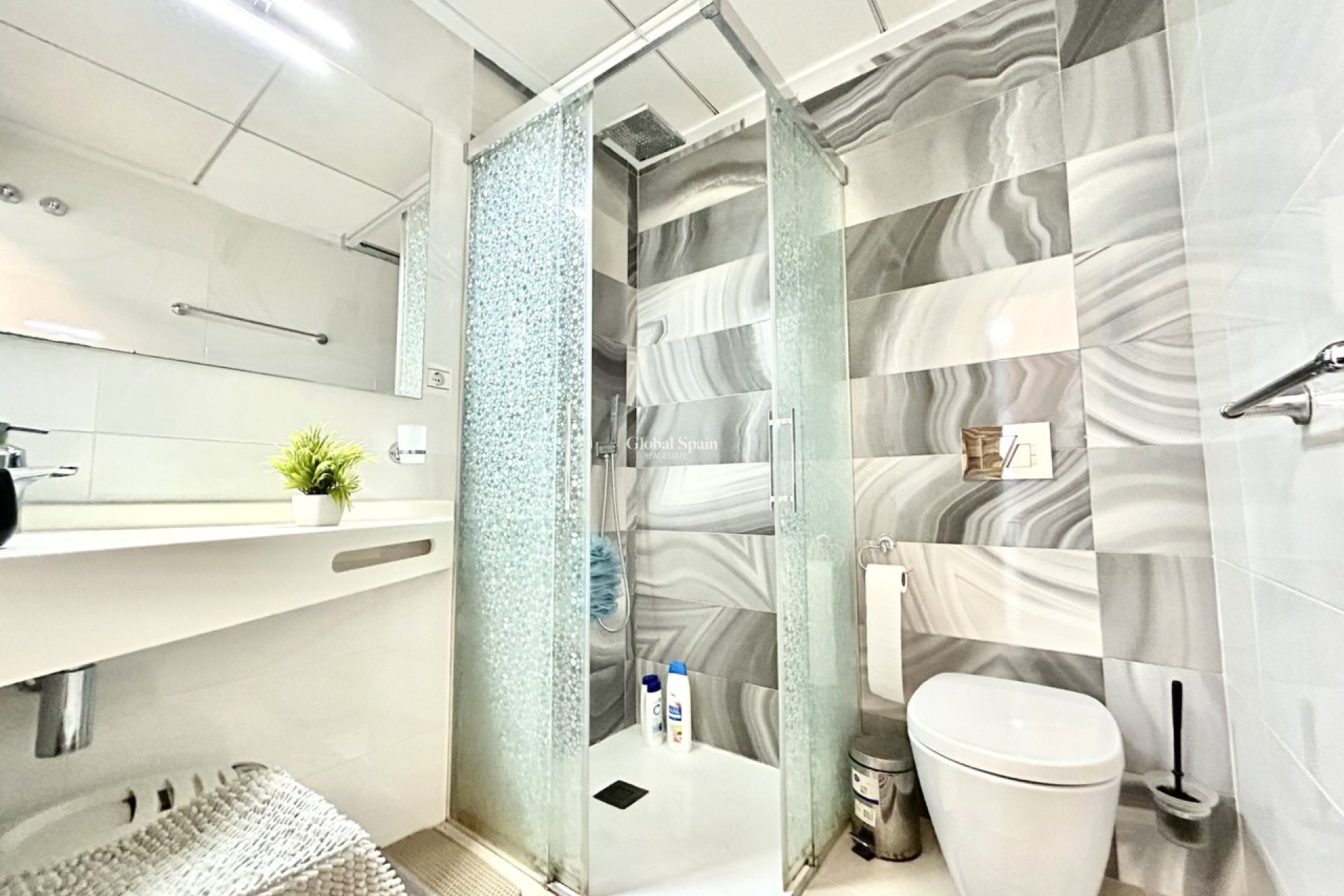 Resale - HOUSE -
LOS DOLSES - Inland