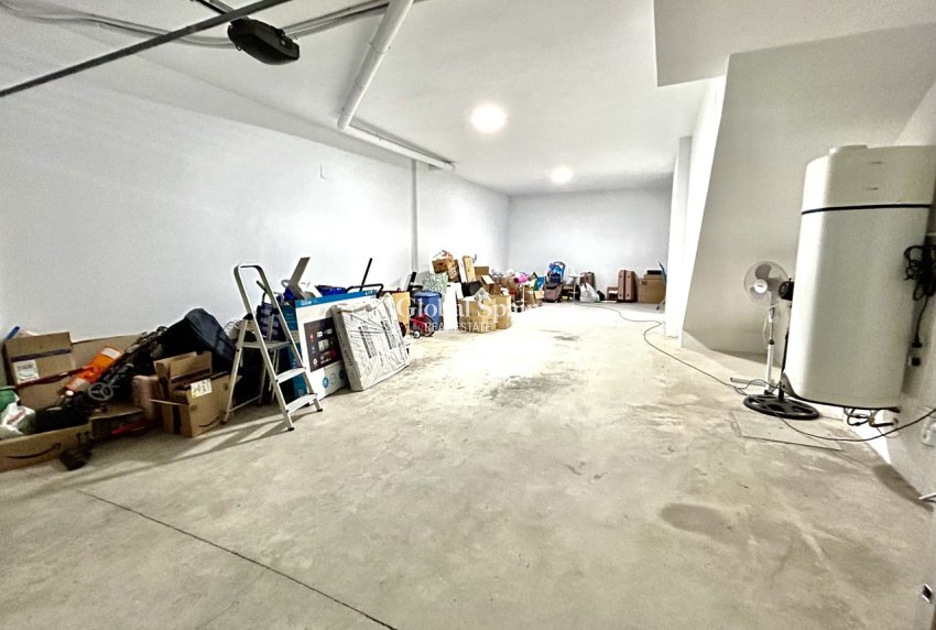 Resale - HOUSE -
LOS DOLSES - Inland