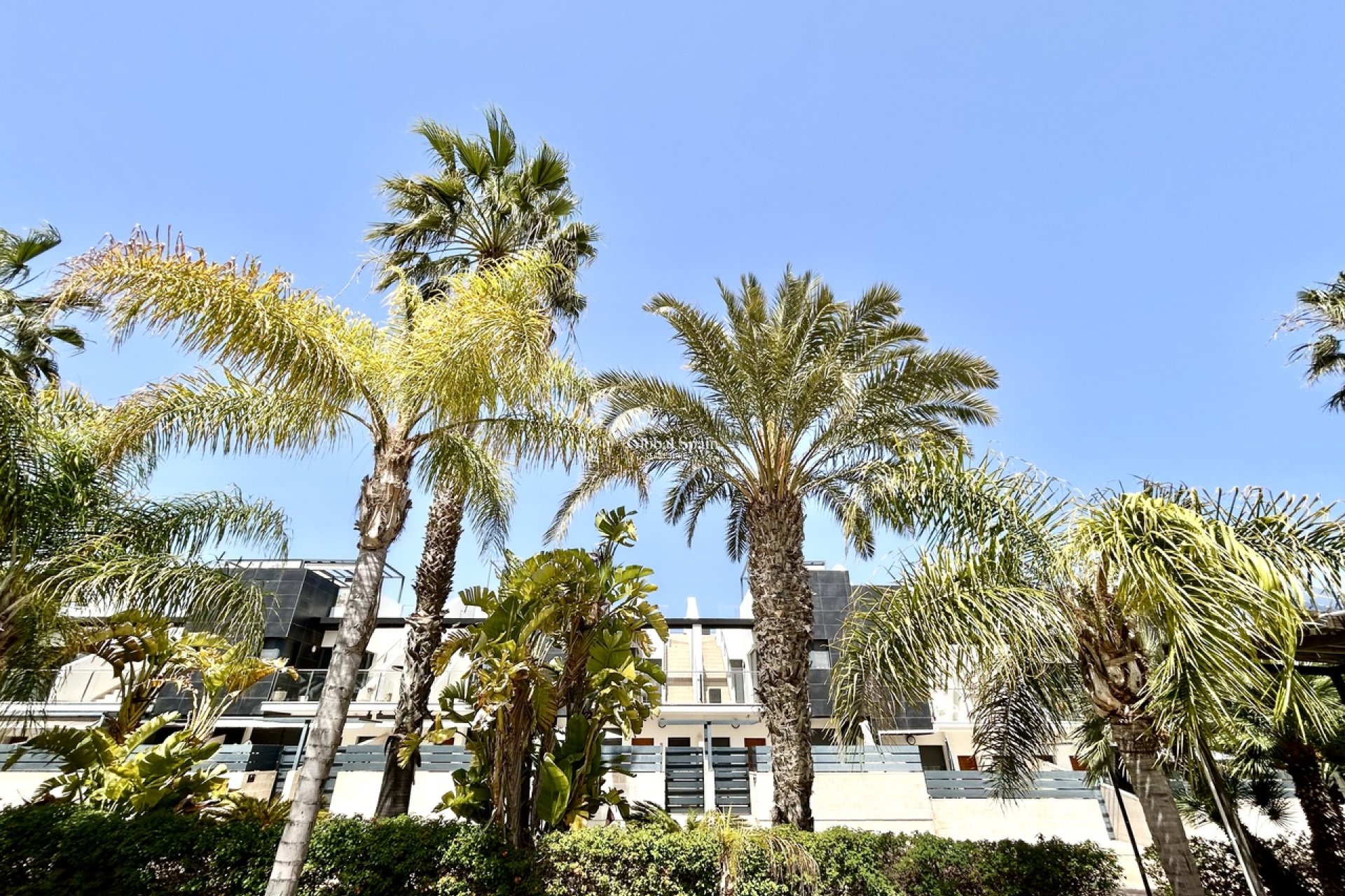 Resale - HOUSE -
LOS DOLSES - Inland