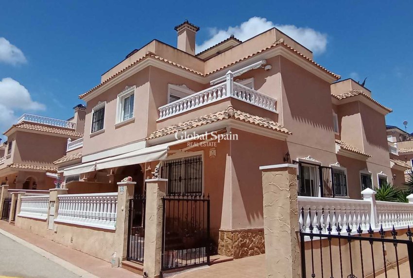 Resale - HOUSE -
LOS DOLSES - Inland