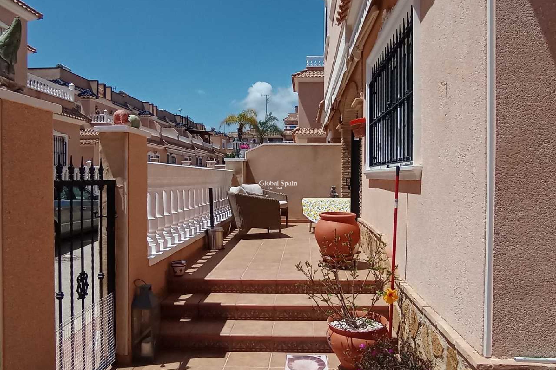 Resale - HOUSE -
LOS DOLSES - Inland