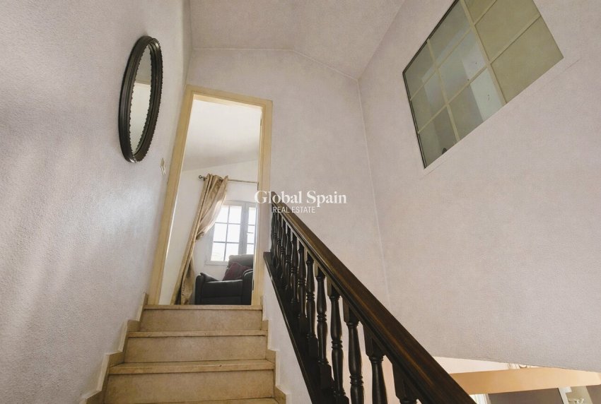 Resale - HOUSE -
LOS DOLSES - Inland