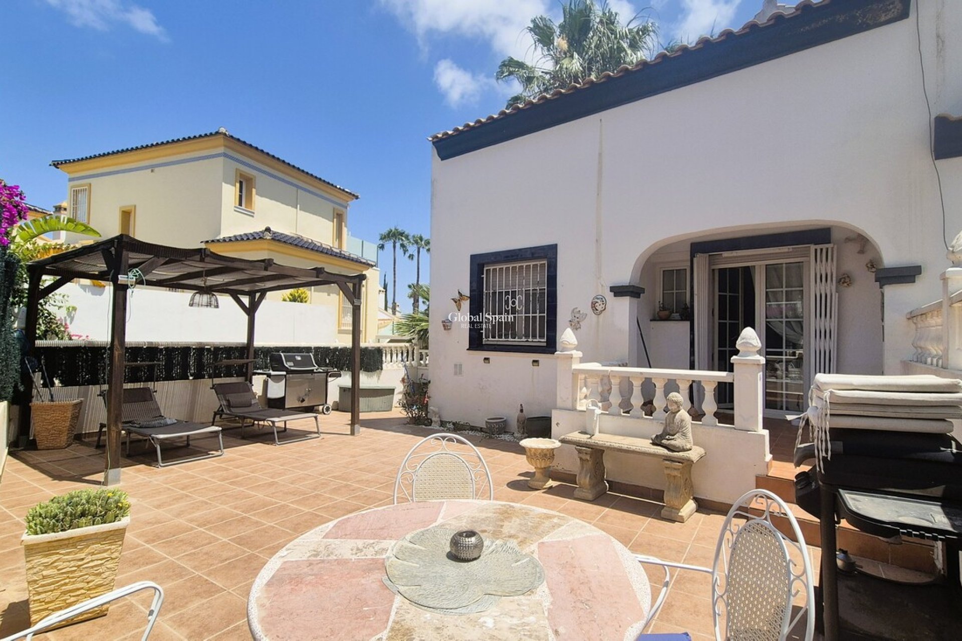 Resale - HOUSE -
LOS DOLSES - Inland