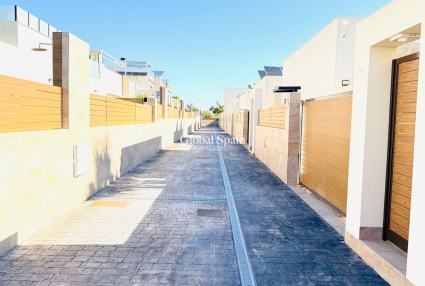 Resale - HOUSE -
LOS MONTESINOS - La Herada
