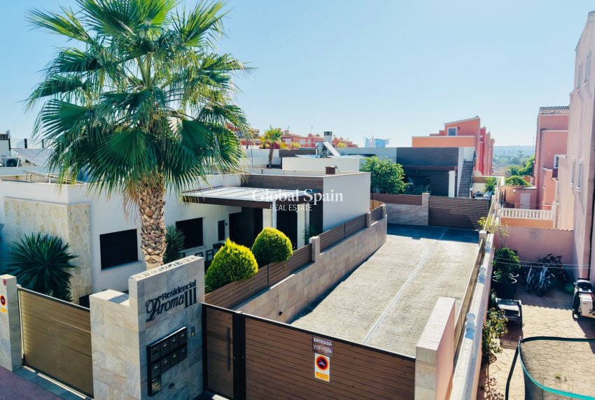 Resale - HOUSE -
LOS MONTESINOS - La Herada