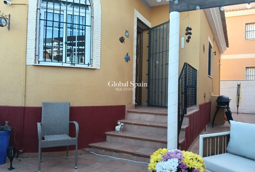 Resale - HOUSE -
LOS MONTESINOS - La Herrada