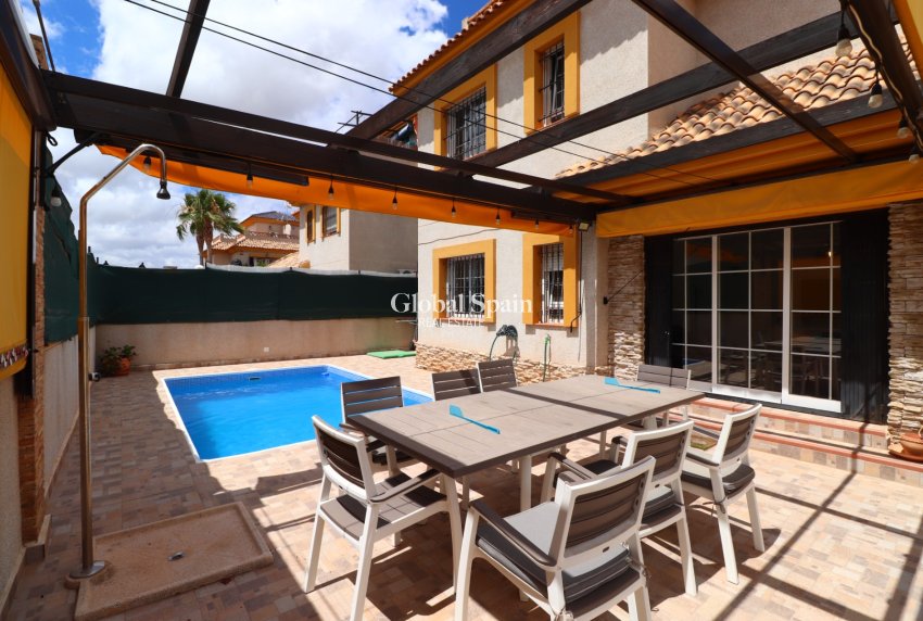 Resale - HOUSE -
Los Montesinos - La Herrada