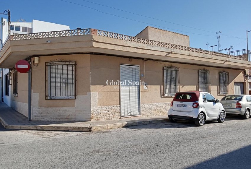 Resale - HOUSE -
LOS MONTESINOS - PUEBLO CENTRO