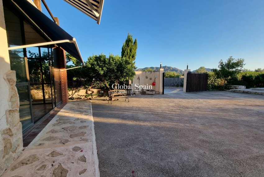 Resale - HOUSE -
ORIHUELA - Benferri