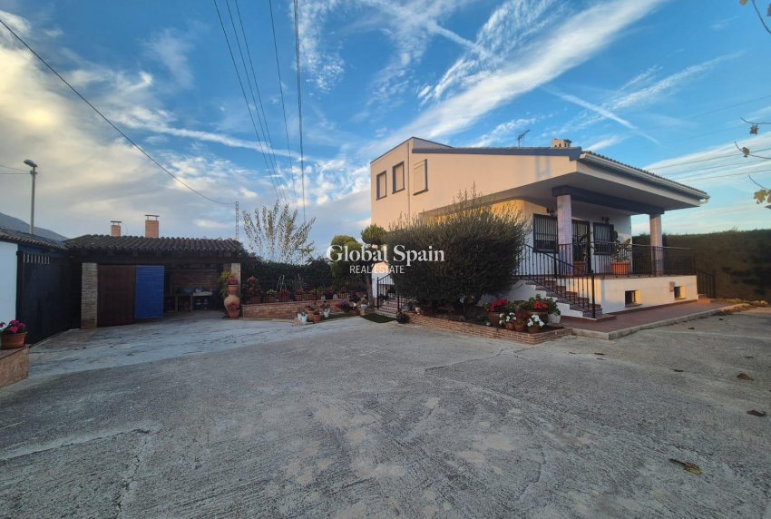 Resale - HOUSE -
ORIHUELA - Casco Histórico