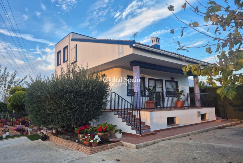 Resale - HOUSE -
ORIHUELA - Casco Histórico