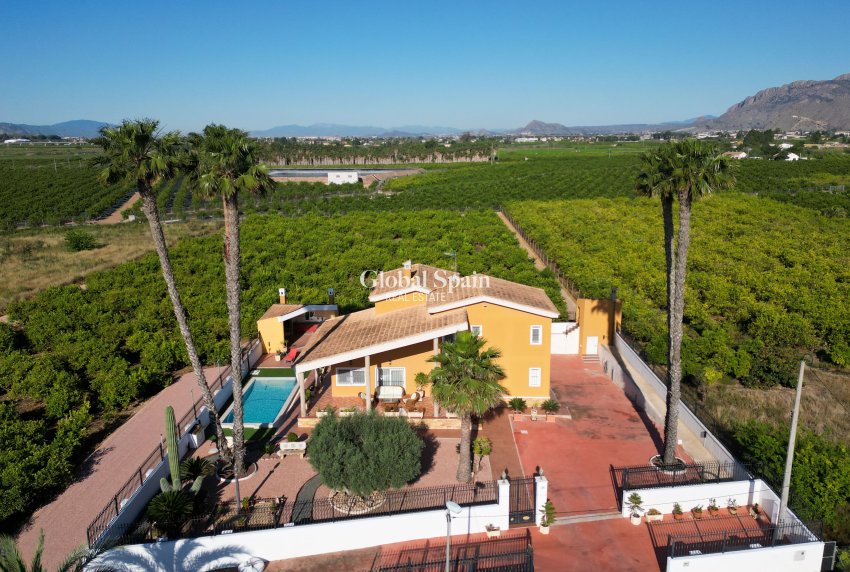 Resale - HOUSE -
ORIHUELA - Correntías Medias