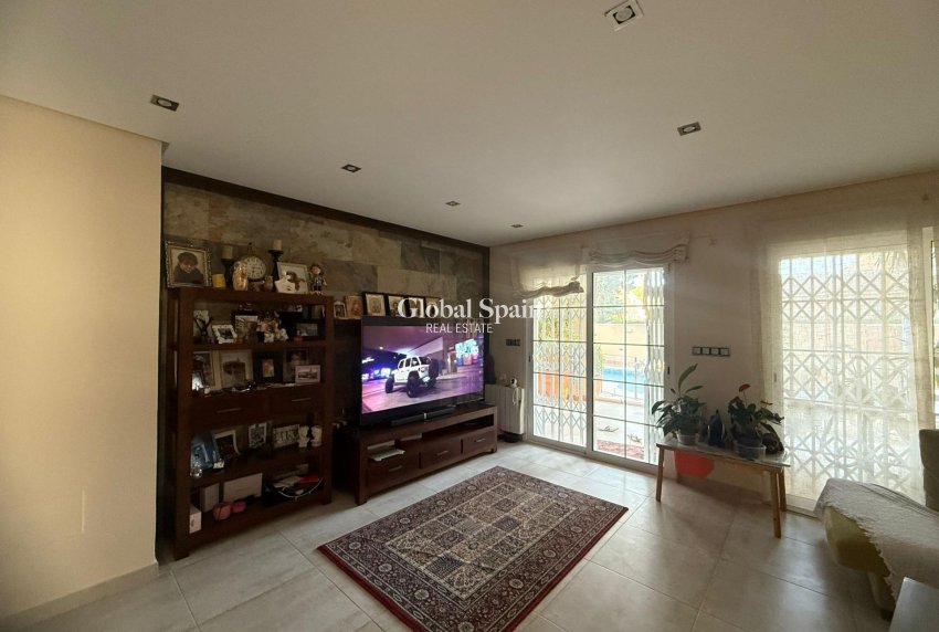 Resale - HOUSE -
ORIHUELA COSTA - Altos de campoamor
