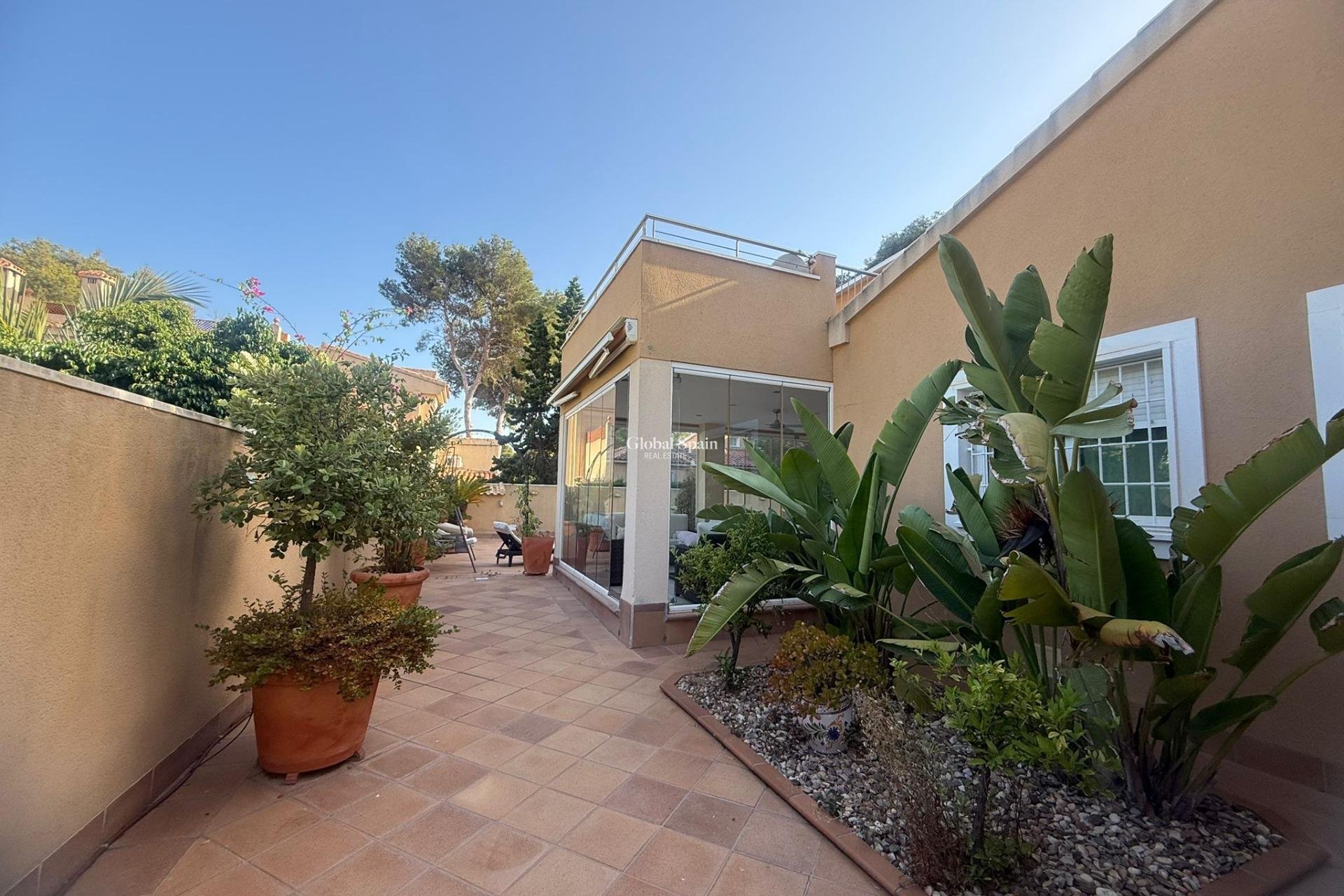 Resale - HOUSE -
ORIHUELA COSTA - Altos de campoamor