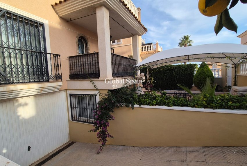 Resale - HOUSE -
ORIHUELA COSTA - Costa Blanca Sur