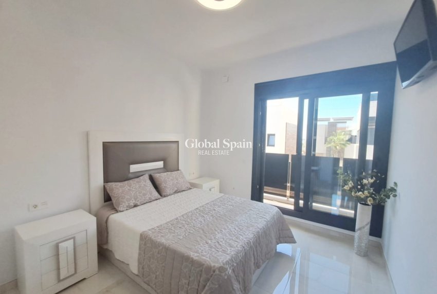Resale - HOUSE -
ORIHUELA COSTA - Costa Blanca