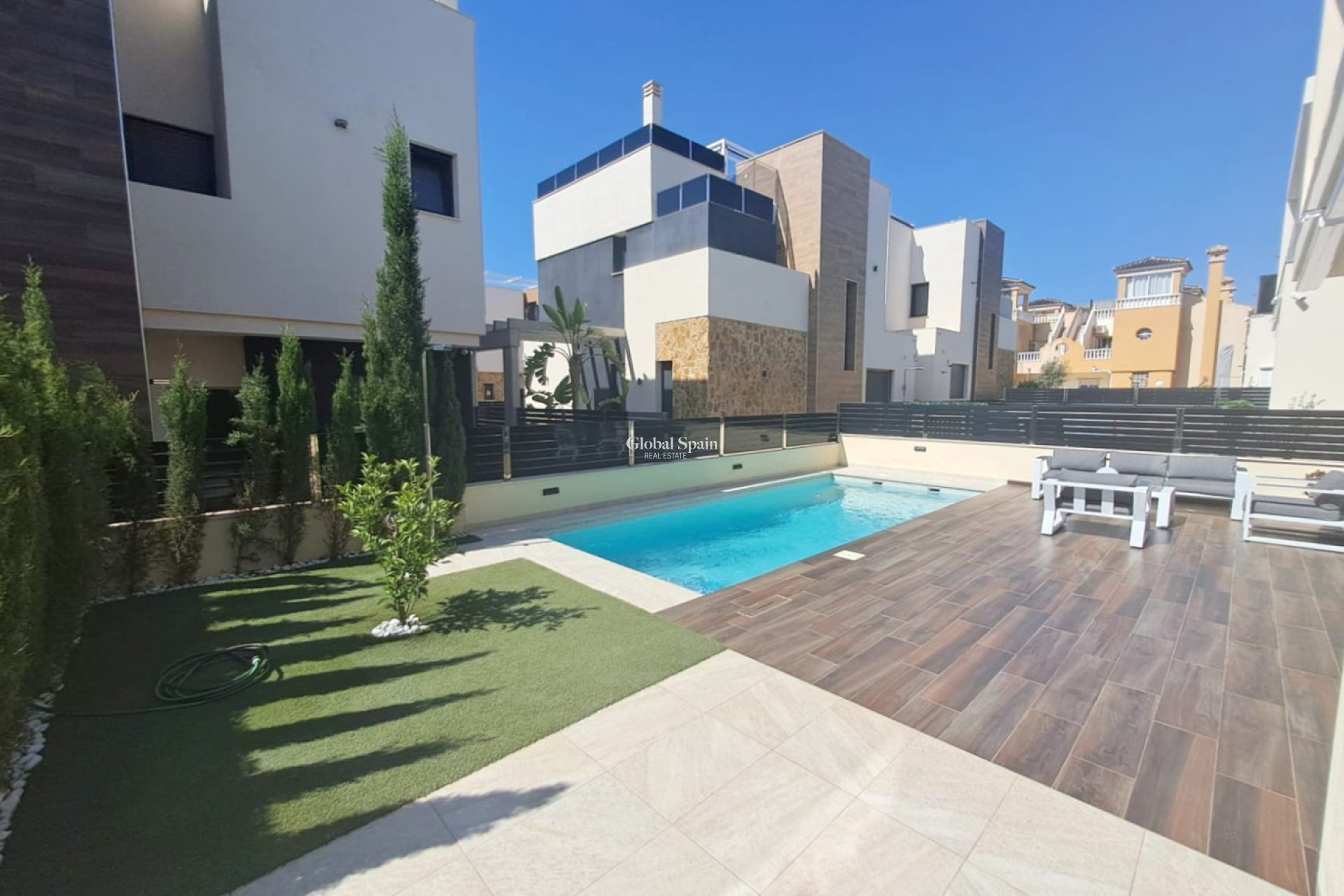 Resale - HOUSE -
ORIHUELA COSTA - Costa Blanca