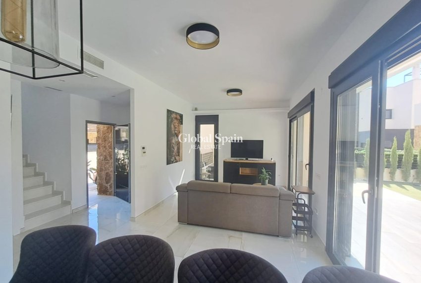 Resale - HOUSE -
ORIHUELA COSTA - Costa Blanca