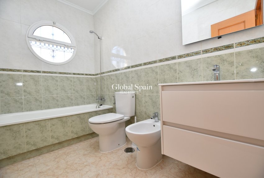 Resale - HOUSE -
ORIHUELA COSTA - Costa Blanca