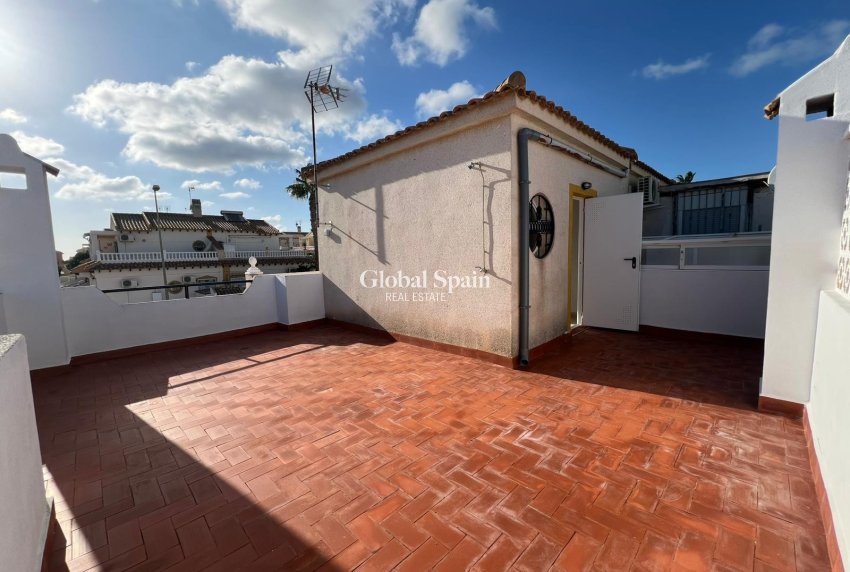 Resale - HOUSE -
ORIHUELA COSTA - Costa Blanca